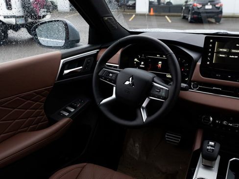 New 2026 Mitsubishi Outlander SEL image 9