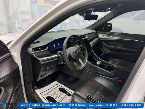 Used 2024 Jeep Grand Cherokee Overland w/ Luxury Tech Group IV image 13