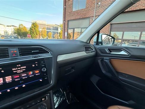 Used 2019 Volkswagen Tiguan SE AWD/4WD image 35