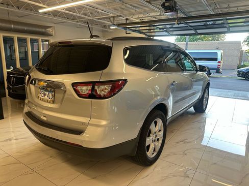 Used 2017 Chevrolet Traverse LT w/ Style and Technology Package FWD image 8