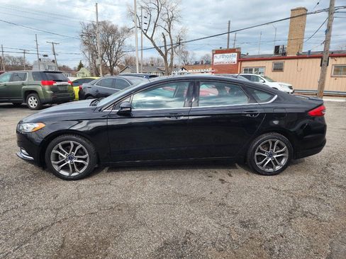 Used 2017 Ford Fusion SE w/ Equipment Group 201A FWD image 4