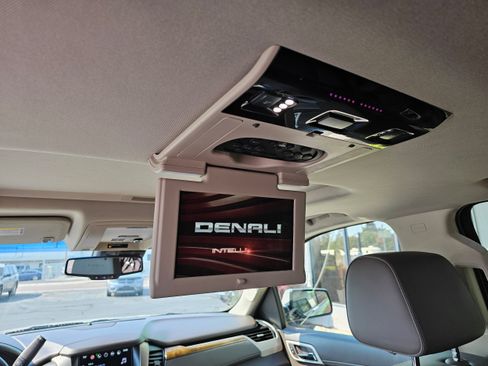 Used 2016 GMC Yukon Denali w/ Open Road Package AWD/4WD image 19