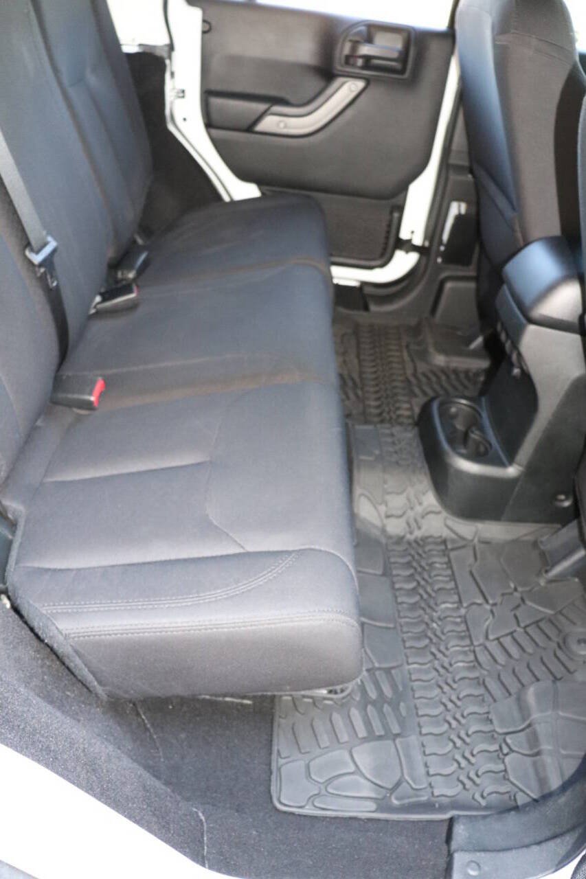 Used 2018 Jeep Wrangler Unlimited Sport S AWD/4WD image 35