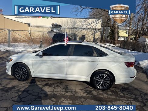 Used 2019 Volkswagen Jetta SE w/ Cold Weather Package image 28