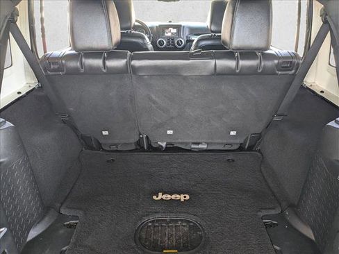 Used 2015 Jeep Wrangler Unlimited Sahara w/ Connectivity Group AWD/4WD image 6