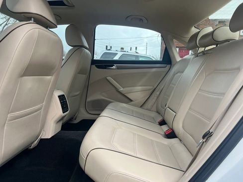 Used 2017 Volkswagen Passat 1.8T SE image 30