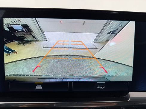 Used 2024 Chevrolet Silverado 1500 LT w/ Z71 Off-Road Package image 15