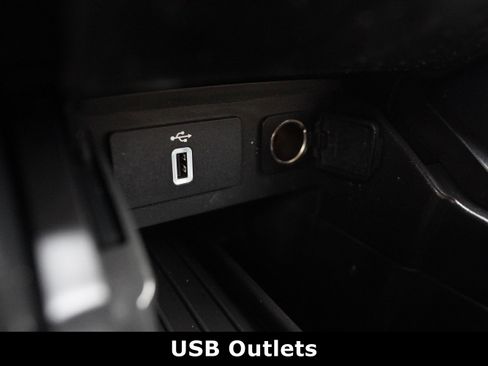 Used 2018 Ford Explorer XLT w/ Equipment Group 202A image 10