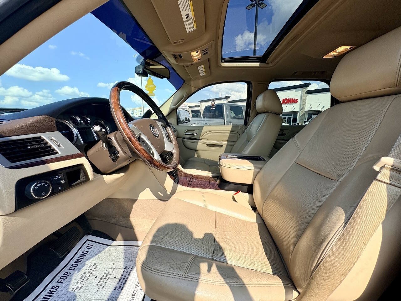 Used 2014 Cadillac Escalade Luxury AWD/4WD image 10