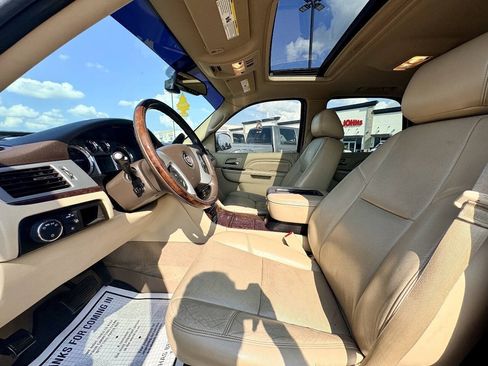 Used 2014 Cadillac Escalade Luxury AWD/4WD image 10