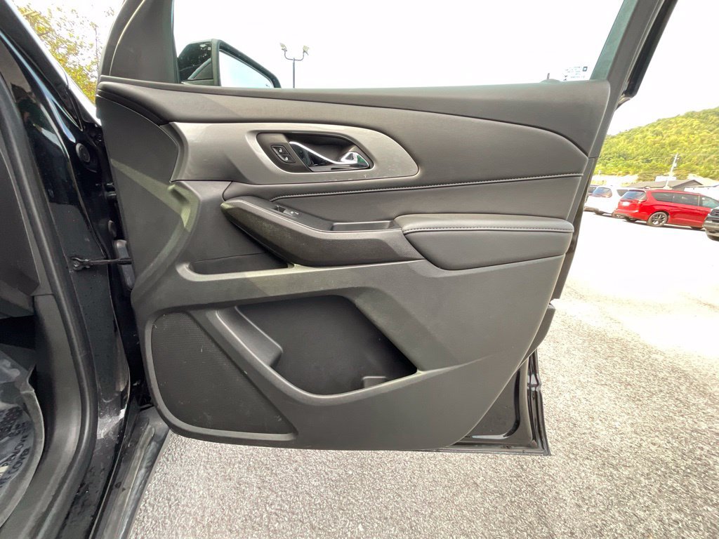 Used 2023 Chevrolet Traverse LT FWD image 21