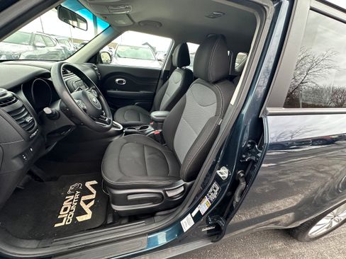 Used 2017 Kia Soul + image 26