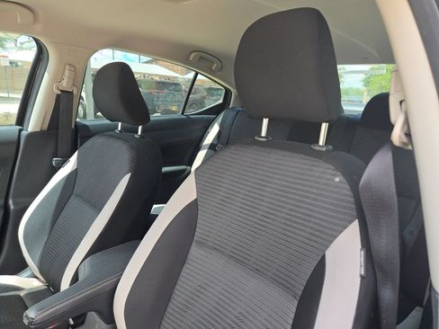 Used 2021 Nissan Versa SV FWD image 9