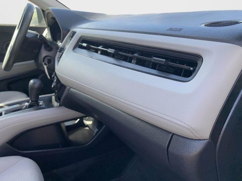 Used 2021 Honda HR-V LX image 37
