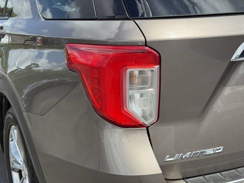 Used 2021 Ford Explorer Limited w/ Equipment Group 301A RWD image 11