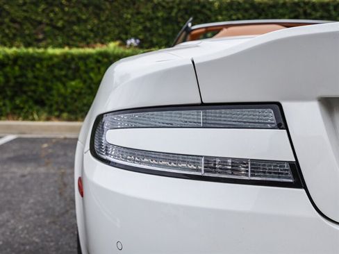Used 2016 Aston Martin DB9 GT RWD image 11