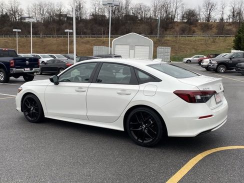 Used 2025 Honda Civic Sport image 3