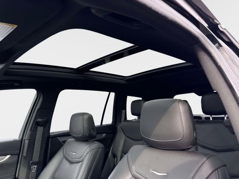 Certified 2024 Cadillac XT6 Luxury image 18