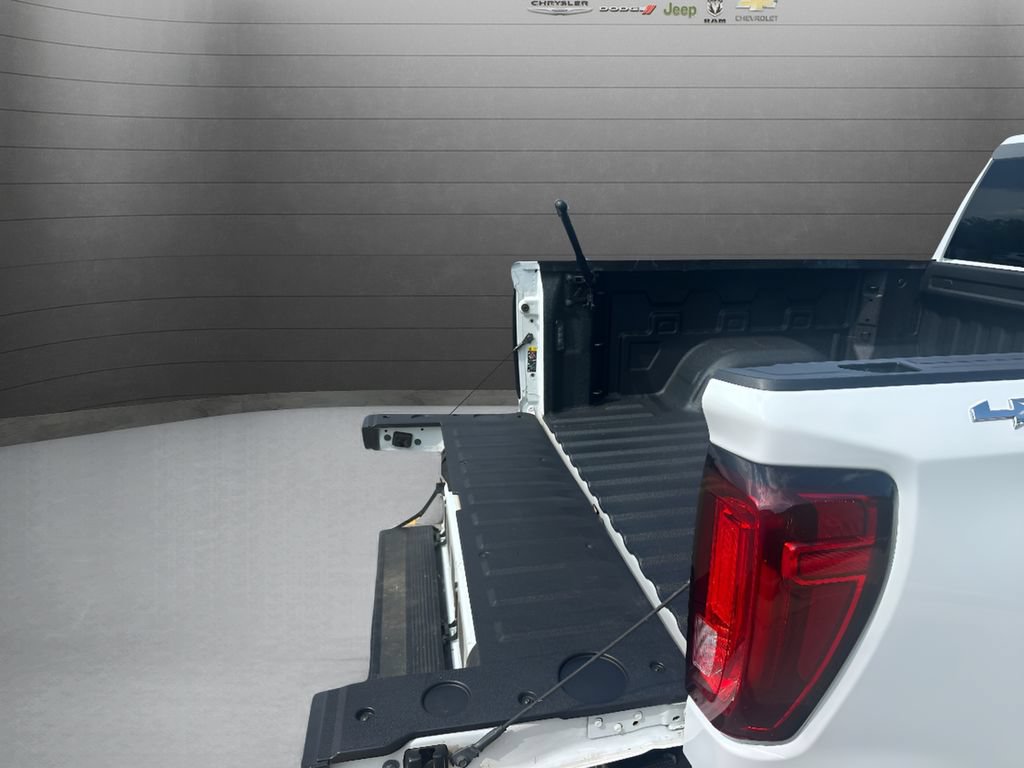 Used 2025 GMC Sierra 1500 SLT AWD/4WD image 11