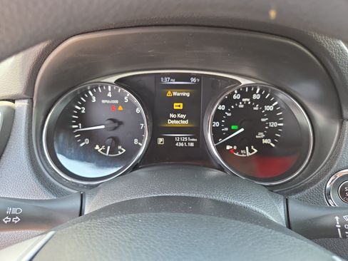 Used 2015 Nissan Rogue SV AWD/4WD image 21