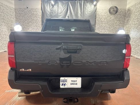 Used 2025 Toyota Tacoma SR5 AWD/4WD image 6