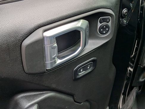 Used 2025 Jeep Wrangler Unlimited Sport AWD/4WD image 9