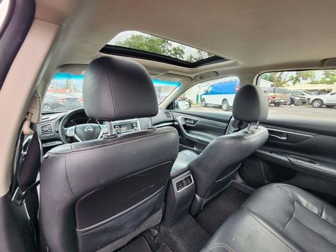 Used 2017 Nissan Altima 2.5 SL w/ Moonroof Package FWD image 18