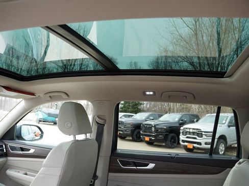 Used 2024 Volkswagen Atlas SEL Premium R-Line image 22