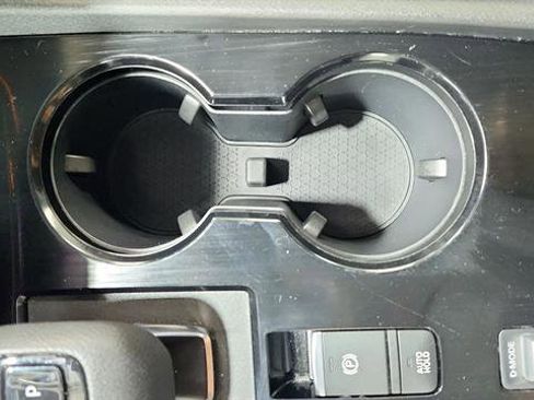 Used 2023 Nissan Rogue SV image 16