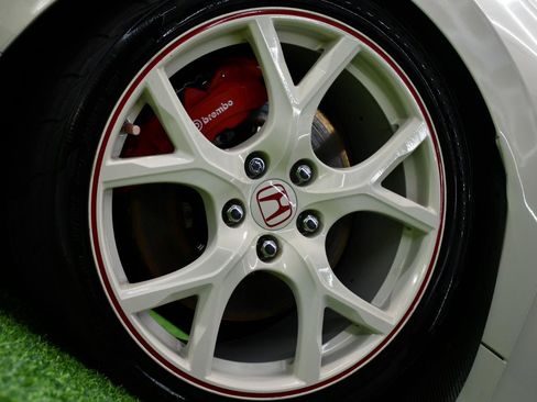 Used 2017 Honda Civic Type R image 2