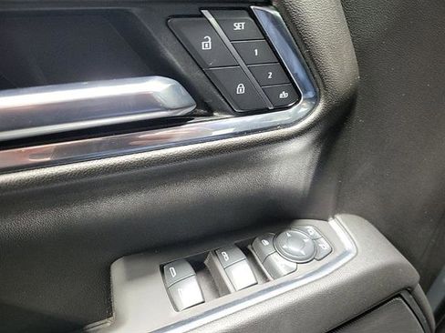 Certified 2025 GMC Sierra 1500 SLT image 30