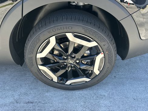 New 2025 Kia Telluride S image 10