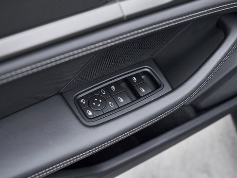 Used 2025 Porsche Taycan Turbo S w/ Premium Package image 34