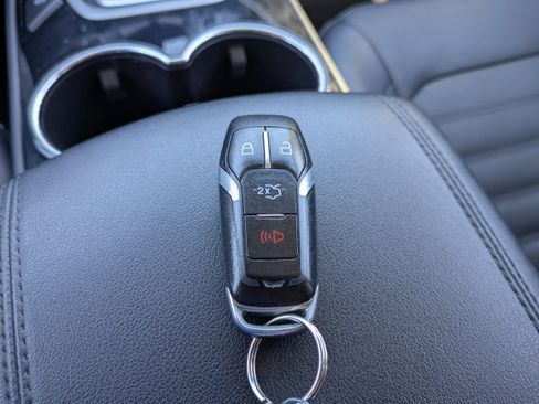 Used 2015 Ford Edge SEL w/ Equipment Group 201A image 28