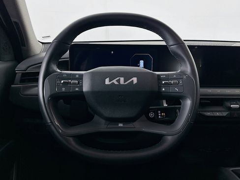 Used 2024 Kia EV9 Light Long Range RWD image 18