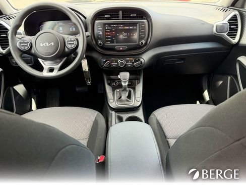 Used 2025 Kia Soul LX w/ LX Technology Package FWD image 17