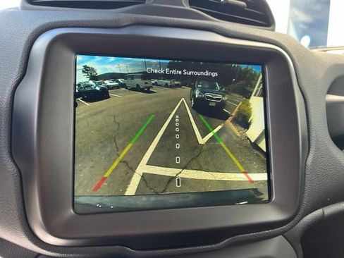 Used 2023 Jeep Renegade Latitude AWD/4WD image 15
