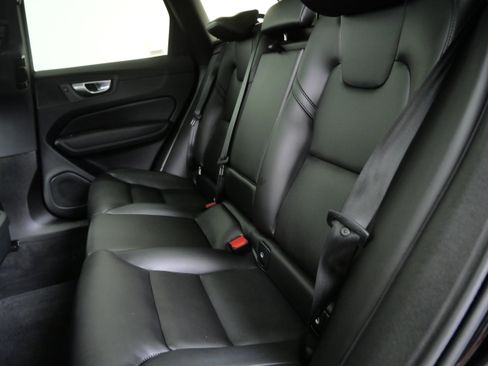 Used 2025 Volvo XC60 B5 Core AWD/4WD image 17