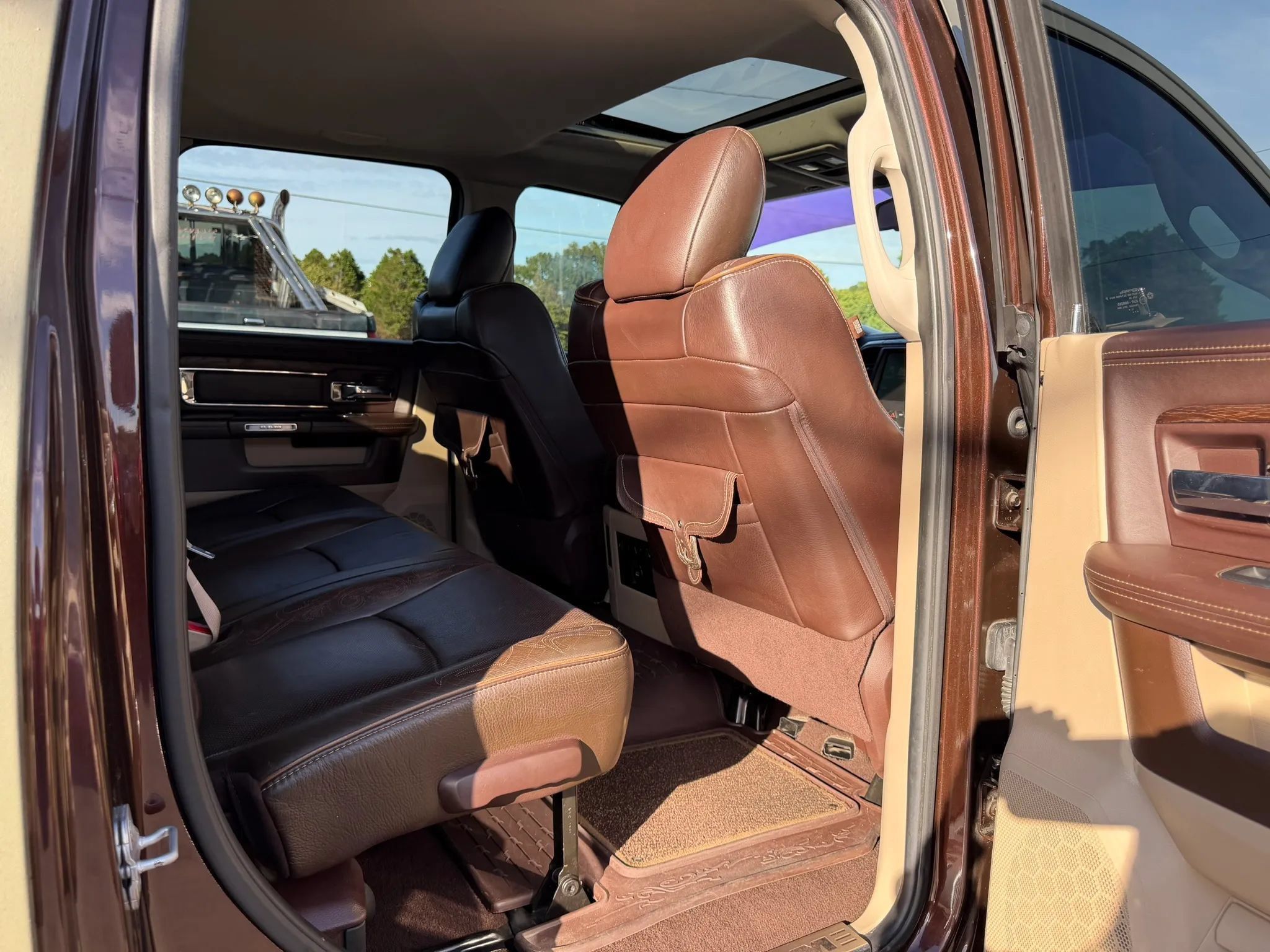 Used 2014 RAM 3500 Laramie Longhorn AWD/4WD image 20
