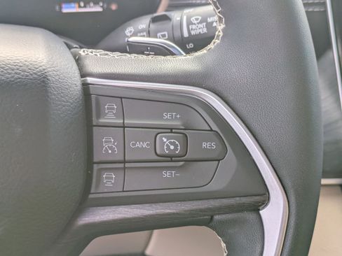 Certified 2024 Jeep Grand Cherokee Limited w/ Luxury Tech Group II image 18