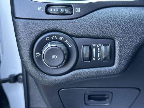 Used 2019 Jeep Cherokee Trailhawk w/ Cold Weather Group AWD/4WD image 31