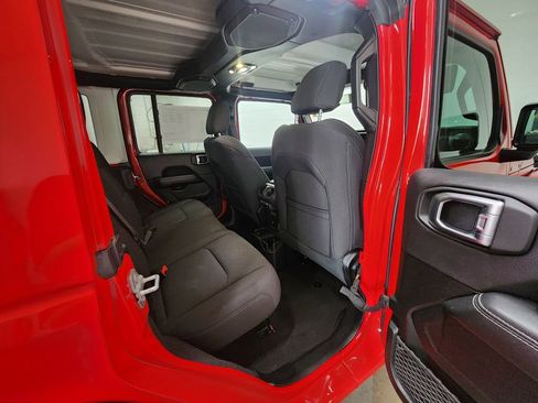 Used 2023 Jeep Wrangler Unlimited Sahara AWD/4WD image 29