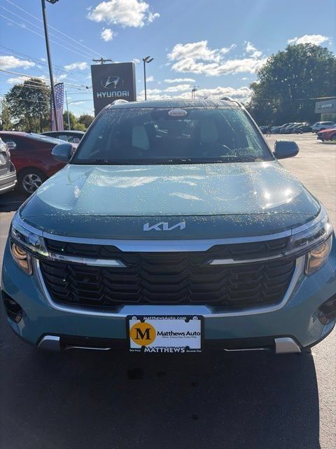 Used 2024 Kia Seltos EX AWD/4WD image 5