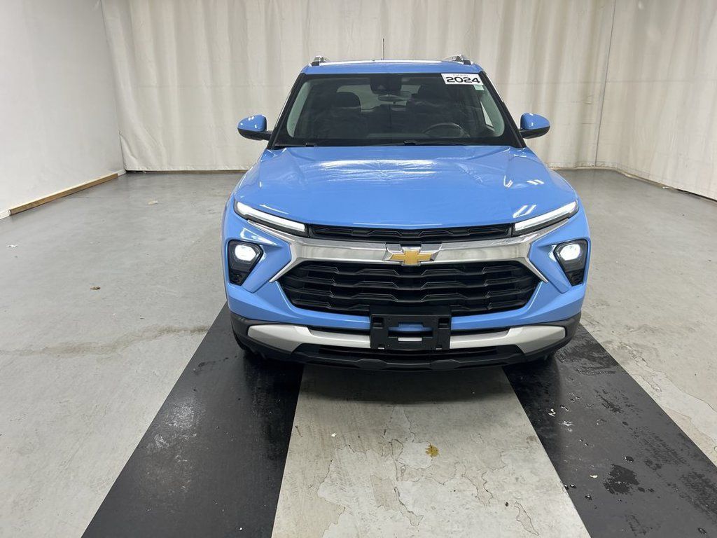 Certified 2024 Chevrolet TrailBlazer LT w/ LT Cold Weather Package AWD/4WD image 3