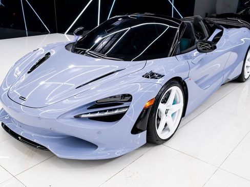 Used 2024 McLaren 750S Spider RWD image 12
