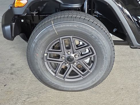 New 2025 Jeep Gladiator Sport image 11