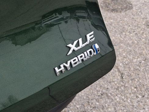 Used 2023 Toyota Sienna XLE image 38