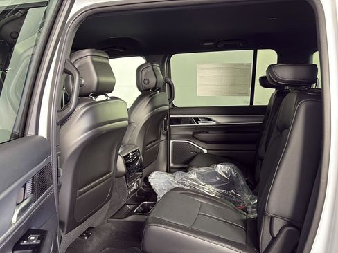 New 2026 Jeep Grand Wagoneer L 4WD image 10