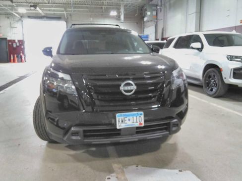 Used 2023 Nissan Pathfinder SV w/ Black Appearance Package AWD/4WD image 4