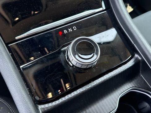 Used 2024 Jeep Grand Cherokee Laredo RWD image 17